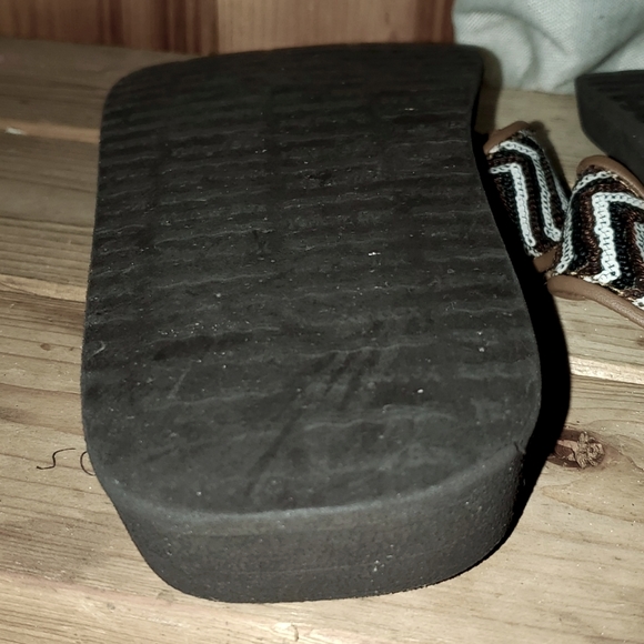 YELLOW BOX Brown Pepper Sequin Flip Flops, Women's Size 7. GC - Picture 5 of 6